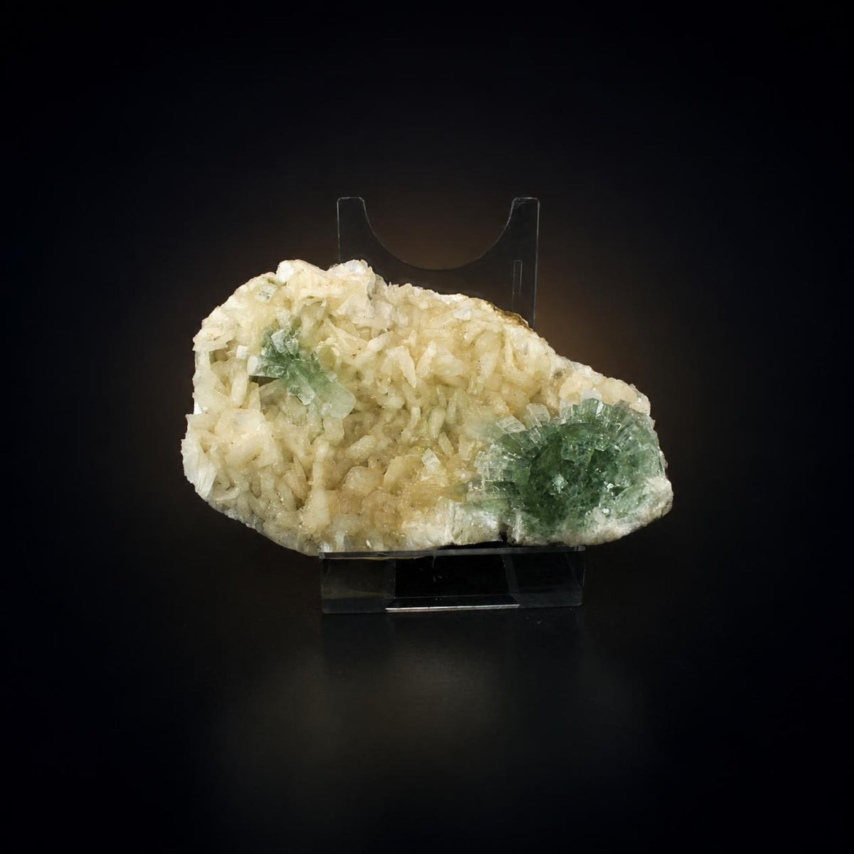Apophyllite and Stilbite specimen — India, 640 g.