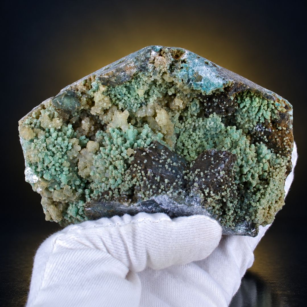 Green Chalcedony · 780 g · 14 × 9 × 5 cm · India