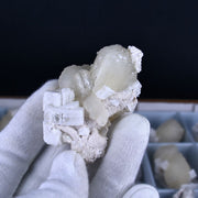 Stilbite specimen lot — India, 2000 g.