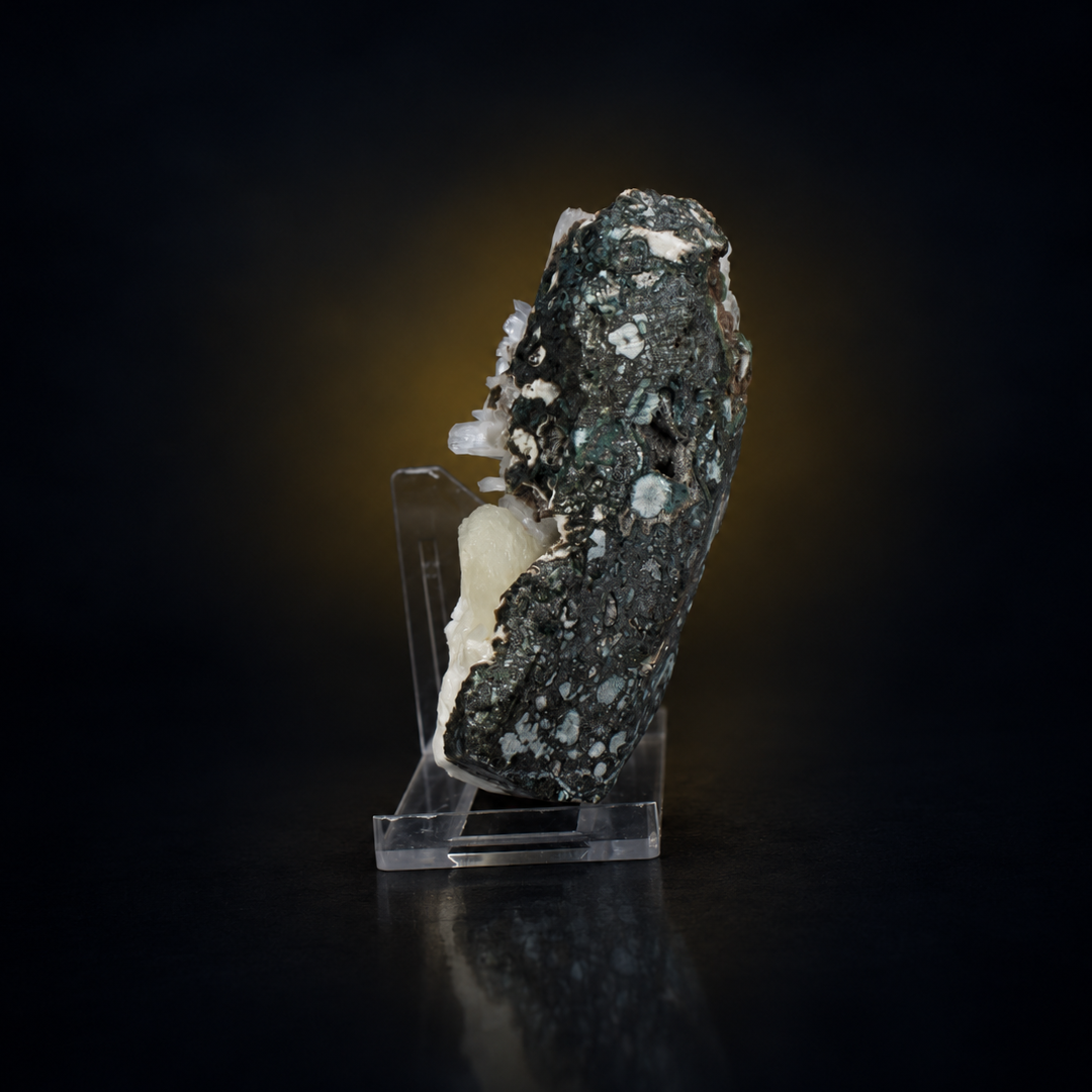 Apophyllite and Stilbite specimen — India, 130 g.