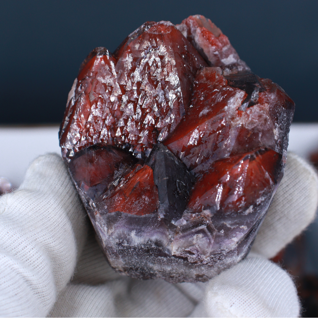 Amethyst and Hematite specimen lot — India, 5000 g.