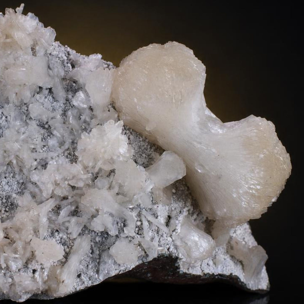 Stilbite with Heulandite · 660 g · Approx. 19 × 9 × 7 cm