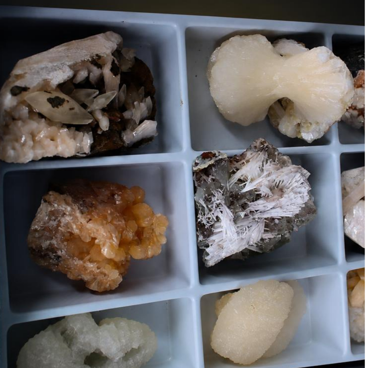 Mixed Natural Zeolite &amp Crystal Mineral Lot – Apophyllite Stilbite Calcite Heulandite &amp Scolecite