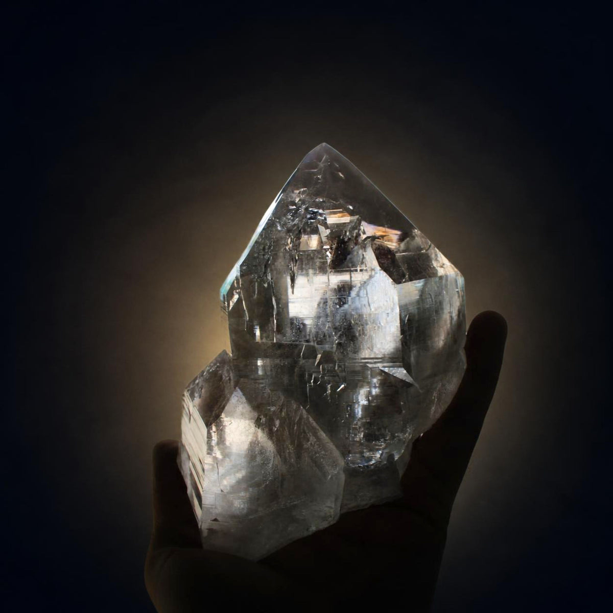 Natural Himalayan Quartz Mineral Specimen – 13 × 9 × 6 cm, 1100 g