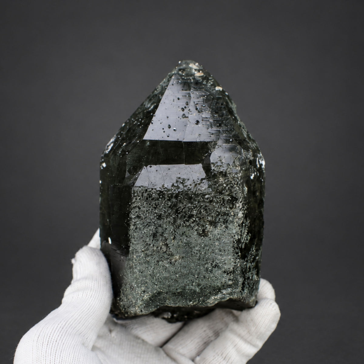 Natural Green Phantom Quartz Mineral Specimen 12 × 8 × 6 cm 650 g
