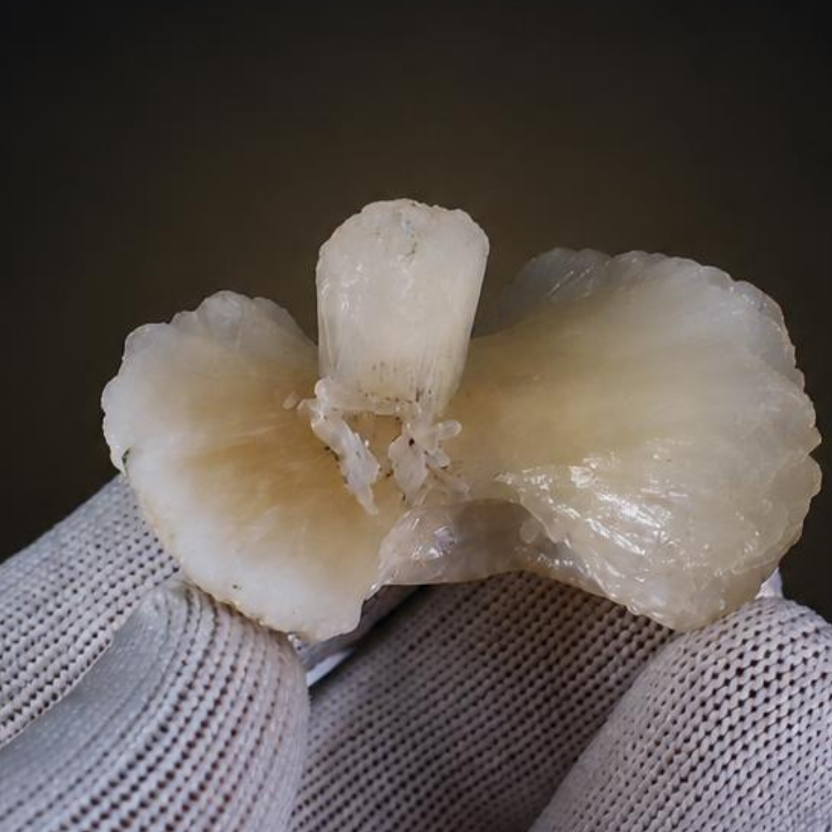 Mixed Stilbite, Heulandite &amp; Apophyllite Crystal Lot – 32 Pieces