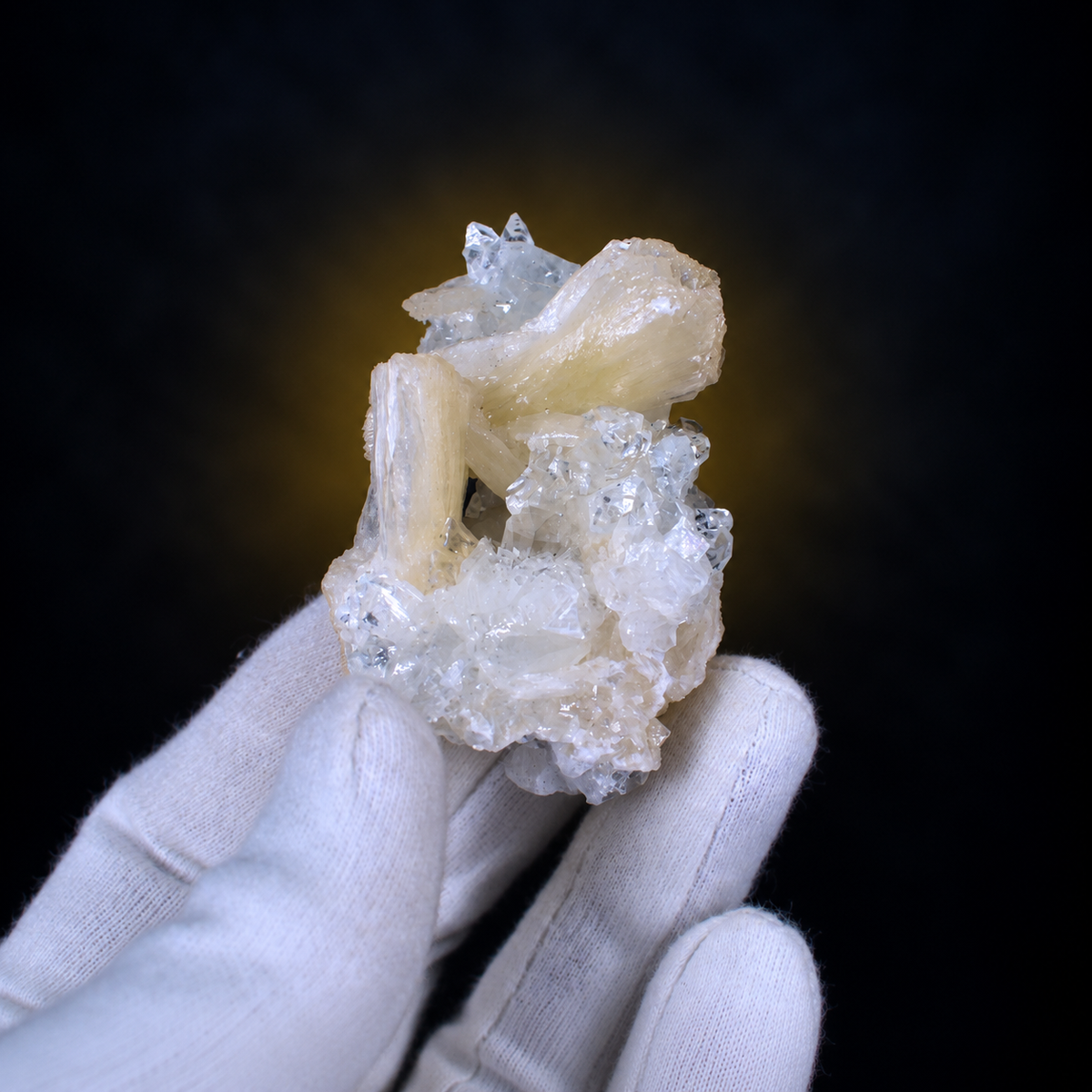Apophyllite & Stilbite Crystal Cluster | 7 × 5 × 4 cm | 70 g